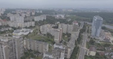 Hava anket. megalopolis Kiev-Akademgorodok bir yükseklikten şehri. sonbahar günü bulut. çok sayıda uyku Kiev bölgesinde yüksek binalar. mimari kez SSCB