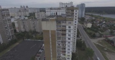 Hava anket. megalopolis Kiev-Akademgorodok bir yükseklikten şehri. sonbahar günü bulut. çok sayıda uyku Kiev bölgesinde yüksek binalar. mimari kez SSCB