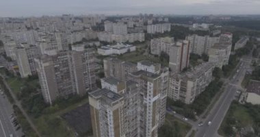 Hava anket. megalopolis Kiev-Akademgorodok bir yükseklikten şehri. sonbahar günü bulut. çok sayıda uyku Kiev bölgesinde yüksek binalar. mimari kez SSCB