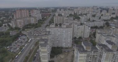 Hava anket. megalopolis Kiev-Akademgorodok bir yükseklikten şehri. sonbahar günü bulut. çok sayıda uyku Kiev bölgesinde yüksek binalar. mimari kez SSCB