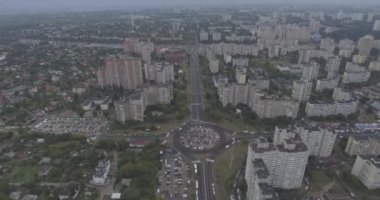 Hava anket. megalopolis Kiev-Akademgorodok bir yükseklikten şehri. sonbahar günü bulut. çok sayıda uyku Kiev bölgesinde yüksek binalar. mimari kez SSCB