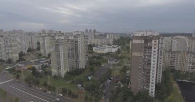 Hava anket. megalopolis Kiev-Akademgorodok bir yükseklikten şehri. sonbahar günü bulut. çok sayıda uyku Kiev bölgesinde yüksek binalar. mimari kez SSCB