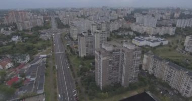 Hava anket. megalopolis Kiev-Akademgorodok bir yükseklikten şehri. sonbahar günü bulut. çok sayıda uyku Kiev bölgesinde yüksek binalar. mimari kez SSCB