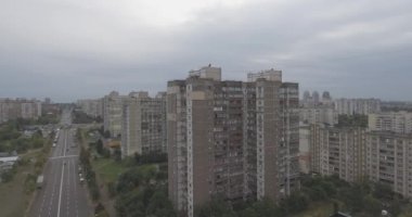 Hava anket. megalopolis Kiev-Akademgorodok bir yükseklikten şehri. sonbahar günü bulut. çok sayıda uyku Kiev bölgesinde yüksek binalar. mimari kez SSCB