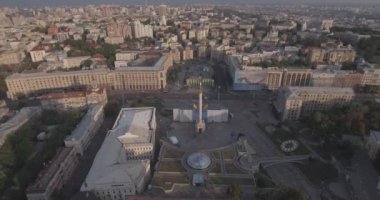 Kiev-bağımsızlık Meydanı hava Anketi, 20 Ağustos 2017. Sunrise adlı bir yükseklikten şehir manzarası. Yaz sabahı, şafak Kiev Antik şehir üzerinde. Şafakta evleri havadan çekim.