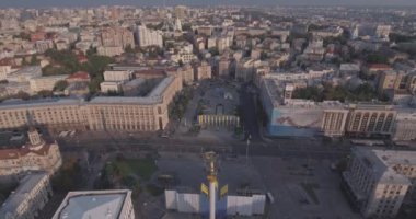 Kiev-bağımsızlık Meydanı hava Anketi, 20 Ağustos 2017. Sunrise adlı bir yükseklikten şehir manzarası. Yaz sabahı, şafak Kiev Antik şehir üzerinde. Şafakta evleri havadan çekim.