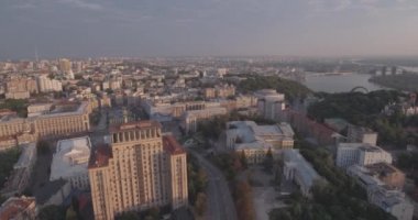 Kiev-bağımsızlık Meydanı hava Anketi, 20 Ağustos 2017. Sunrise adlı bir yükseklikten şehir manzarası. Yaz sabahı, şafak Kiev Antik şehir üzerinde. Şafakta evleri havadan çekim.