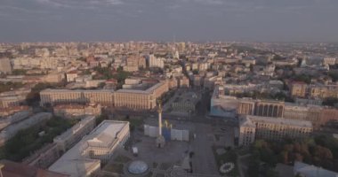 Kiev-bağımsızlık Meydanı hava Anketi, 20 Ağustos 2017. Sunrise adlı bir yükseklikten şehir manzarası. Yaz sabahı, şafak Kiev Antik şehir üzerinde. Şafakta evleri havadan çekim.