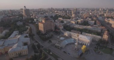 Kiev-bağımsızlık Meydanı hava Anketi, 20 Ağustos 2017. Sunrise adlı bir yükseklikten şehir manzarası. Yaz sabahı, şafak Kiev Antik şehir üzerinde. Şafakta evleri havadan çekim.