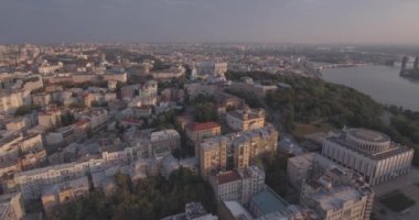 Kiev-bağımsızlık Meydanı hava Anketi, 20 Ağustos 2017. Sunrise adlı bir yükseklikten şehir manzarası. Yaz sabahı, şafak Kiev Antik şehir üzerinde. Şafakta evleri havadan çekim.