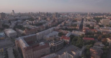 Kiev-bağımsızlık Meydanı hava Anketi, 20 Ağustos 2017. Sunrise adlı bir yükseklikten şehir manzarası. Yaz sabahı, şafak Kiev Antik şehir üzerinde. Şafakta evleri havadan çekim.