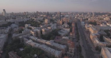 Kiev-bağımsızlık Meydanı hava Anketi, 20 Ağustos 2017. Sunrise adlı bir yükseklikten şehir manzarası. Yaz sabahı, şafak Kiev Antik şehir üzerinde. Şafakta evleri havadan çekim.