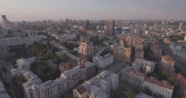 Kiev-bağımsızlık Meydanı hava Anketi, 20 Ağustos 2017. Sunrise adlı bir yükseklikten şehir manzarası. Yaz sabahı, şafak Kiev Antik şehir üzerinde. Şafakta evleri havadan çekim.