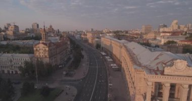 Kiev-bağımsızlık Meydanı hava Anketi, 20 Ağustos 2017. Sunrise adlı bir yükseklikten şehir manzarası. Yaz sabahı, şafak Kiev Antik şehir üzerinde. Şafakta evleri havadan çekim.