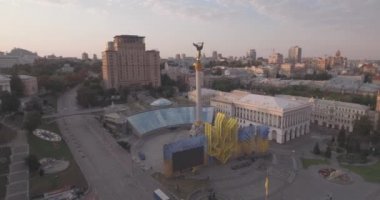 Kiev-bağımsızlık Meydanı hava Anketi, 20 Ağustos 2017. Sunrise adlı bir yükseklikten şehir manzarası. Yaz sabahı, şafak Kiev Antik şehir üzerinde. Şafakta evleri havadan çekim.