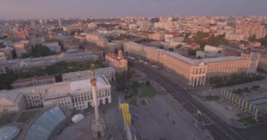 Kiev-bağımsızlık Meydanı hava Anketi, 20 Ağustos 2017. Sunrise adlı bir yükseklikten şehir manzarası. Yaz sabahı, şafak Kiev Antik şehir üzerinde. Şafakta evleri havadan çekim.
