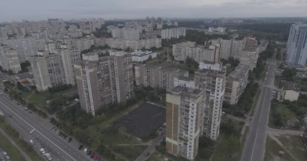 Aerial survey. city of megalopolis Kyiv-Akademgorodok from a height. autumn day cloud. a large number of high-rise buildings in the sleeping district of Kiev. architecture of the times of the USSR — Stock Video