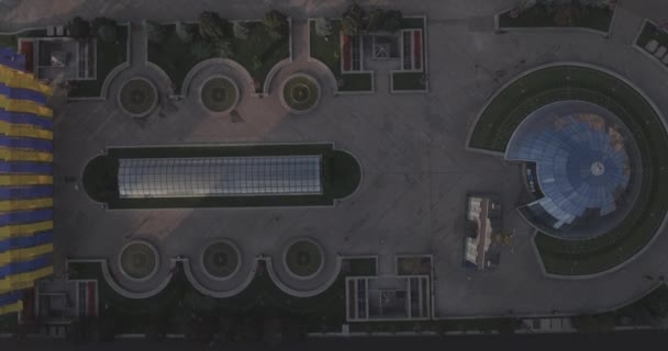 Plac Niepodległości Kijów aerial survey, 20 sierpnia 2017. Miasto krajobraz z wysokości o wschodzie słońca. Letni poranek, Świt nad starożytnego Kijowa. Fotografowania z powietrza domów o świcie. — Wideo stockowe