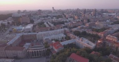 Kiev-bağımsızlık Meydanı hava Anketi, 20 Ağustos 2017. Sunrise adlı bir yükseklikten şehir manzarası. Yaz sabahı, şafak Kiev Antik şehir üzerinde. Şafakta evleri havadan çekim.