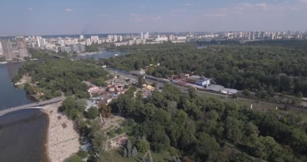 Kiev şehir, hava anket. Kentsel peyzaj, gündoğumu. Yaz sabahı. Şehir güzel mimarisi. Ukrayna'nın eski şehir merkezi. — Stok video