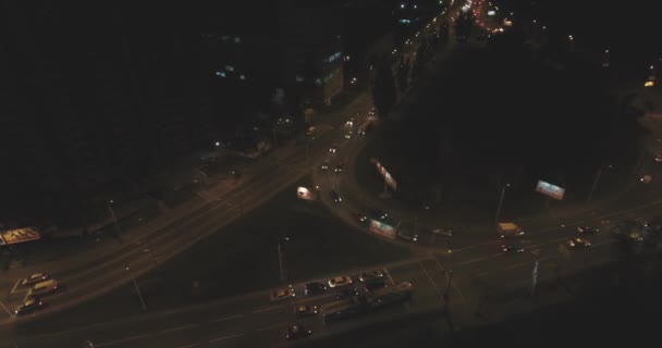 夜キエフ都市スカイラインの建物の空中写真. — ストック動画