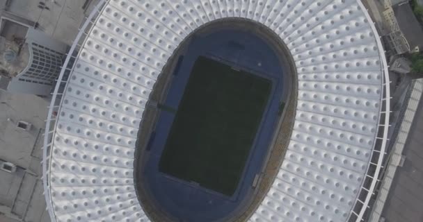 国家体育场馆 奥林匹克 体育场 奥林匹克从 飞行在橄榄球体育场 在城市基辅 城市风景 夏天晴朗的天 从体育馆的空气中射击 2017 — 图库视频影像