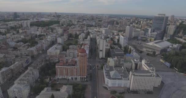 国家体育场馆 奥林匹克 体育场 奥林匹克从 飞行在橄榄球体育场 在城市基辅 城市风景 夏天晴朗的天 从体育馆的空气中射击 2017 — 图库视频影像