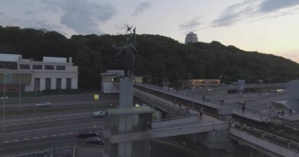 Εναέρια Ουκρανία Πόλη Κίεβο Άφιξη Του Μετρό Προς Τον Σταθμό — Αρχείο Βίντεο