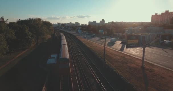 Αεροφωτογραφία Του Δρόμους Και Πολυώροφα Κτίρια Ανατολή Του Ηλίου Αστικό — Αρχείο Βίντεο