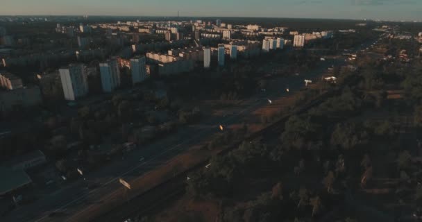 Légi Utcák Sokemeletes Épületek Napkeltekor Nyári Reggel Városkép Egy Madártávlatból — Stock videók