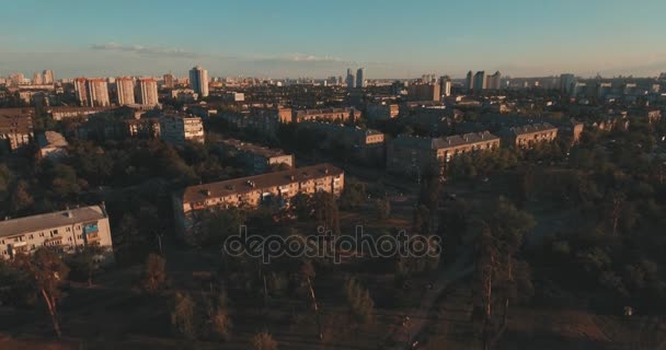 Aérea Calles Edificios Gran Altura Amanecer Paisaje Urbano Matutino Verano — Vídeos de Stock