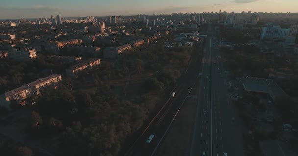 Luchtfoto Van Straten Hoogbouw Bij Zonsopgang Zomer Ochtend Stadsgezicht Van — Stockvideo