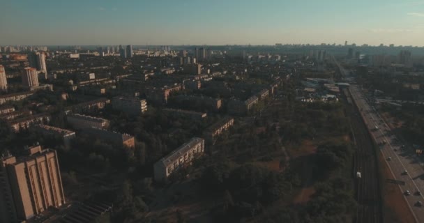 Luchtfoto Van Straten Hoogbouw Bij Zonsopgang Zomer Ochtend Stadsgezicht Van — Stockvideo