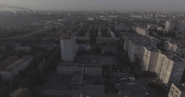 Αεροφωτογραφία Του Δρόμους Και Πολυώροφα Κτίρια Ανατολή Του Ηλίου Αστικό — Αρχείο Βίντεο