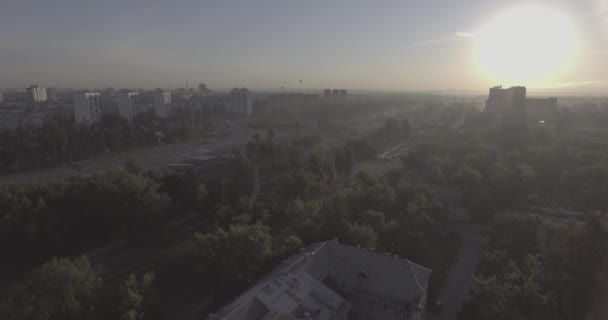 Aérea Calles Edificios Gran Altura Amanecer Paisaje Urbano Matutino Verano — Vídeo de stock