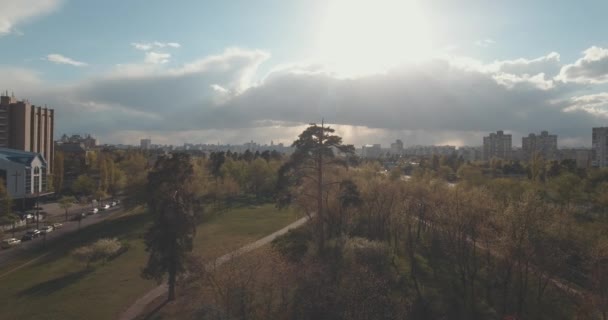 Bostadsområde Staden Vid Solnedgången Antenn Stadsbilden Parker Och Torg Från — Stockvideo