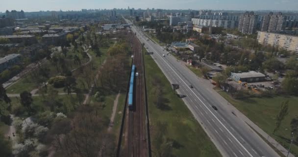 Bahn Antenne Bahn Wagen Kommen Auf Den Bahnsteig Die Bahn — Stockvideo