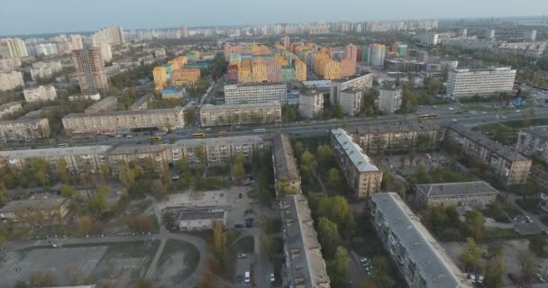 Zona Residencial Ciudad Atardecer Aérea Paisaje Urbano Parques Plazas Desde — Vídeo de stock