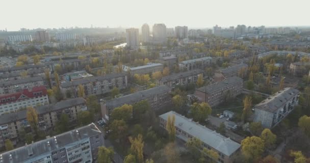 Zona Residencial Ciudad Atardecer Aérea Paisaje Urbano Parques Plazas Desde — Vídeo de stock