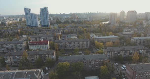 Zona Residencial Ciudad Atardecer Aérea Paisaje Urbano Parques Plazas Desde — Vídeos de Stock