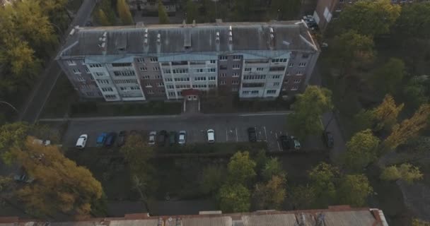 Zona Residencial Ciudad Atardecer Aérea Paisaje Urbano Parques Plazas Desde — Vídeo de stock