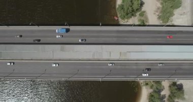Güney Köprüsü, şehir Kiev Ukrayna Hava. Güney Köprüsü Kiev şehir. Dinyeper nehir, nehir köprü üstünden geçiyor. Şehir manzarası kuşbakışı göz görünümü köprü Nehri üzerinde. yaz günü