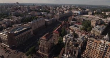Hava fotoğrafçılığı Kiev şehir panoraması. Cityscape üzerinden bir kuş bakışı. Şehir mimarisi. Yaz gün batımında şehirdir. Uçuş şehir mimarisi üzerinde.
