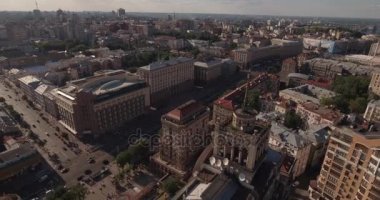 Hava fotoğrafçılığı Kiev şehir panoraması. Cityscape üzerinden bir kuş bakışı. Şehir mimarisi. Yaz gün batımında şehirdir. Uçuş şehir mimarisi üzerinde.