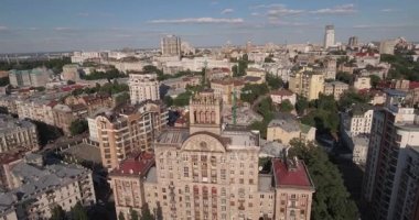 Hava. Kiev-bağımsızlık Meydanı hava Anketi, 20 Ağustos 2017. Sunrise adlı bir yükseklikten şehir manzarası. Yaz sabahı, şafak Kiev Antik şehir üzerinde. Şafakta evleri havadan çekim.