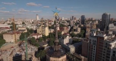Hava. Kiev-bağımsızlık Meydanı hava Anketi, 20 Ağustos 2017. Sunrise adlı bir yükseklikten şehir manzarası. Yaz sabahı, şafak Kiev Antik şehir üzerinde. Şafakta evleri havadan çekim.