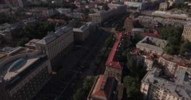 Hava. Kiev-bağımsızlık Meydanı hava Anketi, 20 Ağustos 2017. Sunrise adlı bir yükseklikten şehir manzarası. Yaz sabahı, şafak Kiev Antik şehir üzerinde. Şafakta evleri havadan çekim.