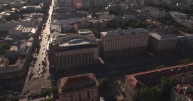 Hava. Kiev-bağımsızlık Meydanı hava Anketi, 20 Ağustos 2017. Sunrise adlı bir yükseklikten şehir manzarası. Yaz sabahı, şafak Kiev Antik şehir üzerinde. Şafakta evleri havadan çekim.