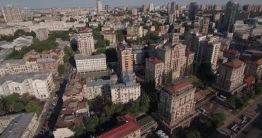 Hava. Kiev-bağımsızlık Meydanı hava Anketi, 20 Ağustos 2017. Sunrise adlı bir yükseklikten şehir manzarası. Yaz sabahı, şafak Kiev Antik şehir üzerinde. Şafakta evleri havadan çekim.