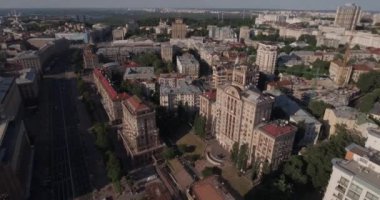 Hava. Kiev-bağımsızlık Meydanı hava Anketi, 20 Ağustos 2017. Sunrise adlı bir yükseklikten şehir manzarası. Yaz sabahı, şafak Kiev Antik şehir üzerinde. Şafakta evleri havadan çekim.
